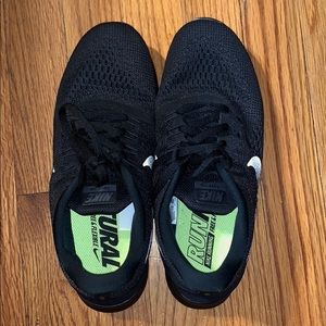 all black Nike Free runs